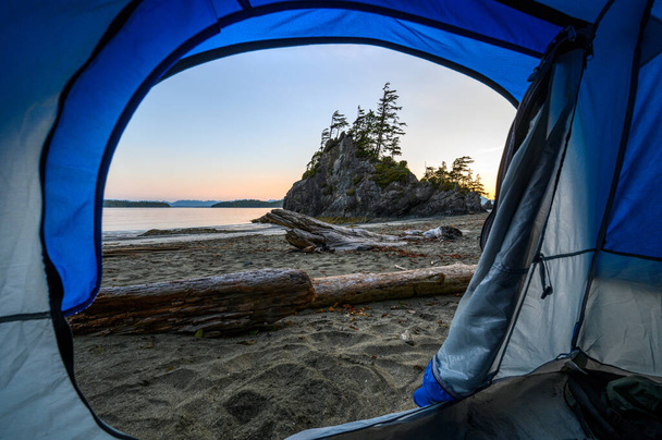 A view of the Brady's Beach from a tent at daytime in Vancouver, Canada - 写真・画像