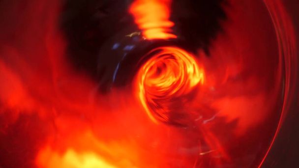 A pokol, a pokol és a végtelenség szimbóluma. Piros folyadék hipnotikus hurkolt aqua örvény fordul. Meditatív fényörvény. Lenyűgöző spirálalagút kristályfolyadékkal. Tüzes szürreális ritmikus vízlejtő. - Fotó, kép