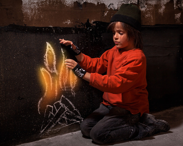 Las llamas de la esperanza - el calentamiento de los niños sin hogar
 - Foto, Imagen
