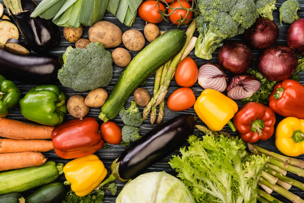 widok z góry świeże kolorowe smaczne warzywa - Zdjęcie, obraz