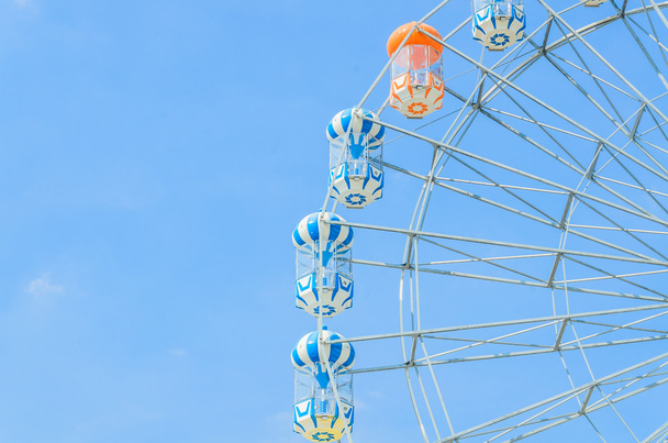 Roda gigante de divertimento
 - Foto, Imagem