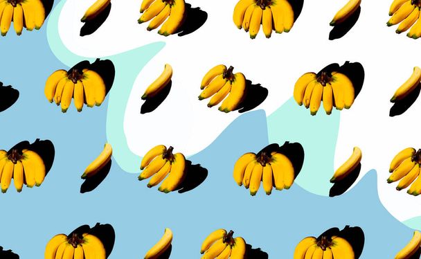 бананы в узорах с красочным фоном. - Фото, изображение