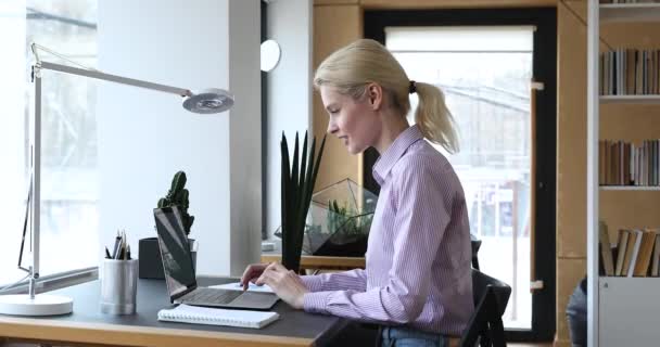 Woman looking at laptop screen read email feels incredible happy - Imágenes, Vídeo