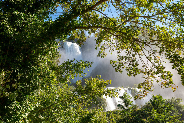 Водопад Мармора в терниях - Фото, изображение