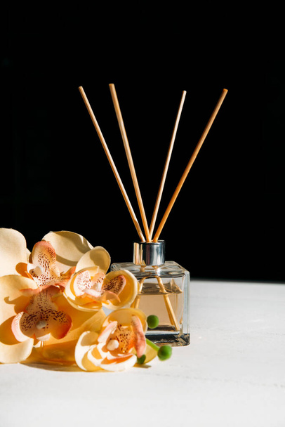 incense sticks and  flowers on  background - Foto, imagen