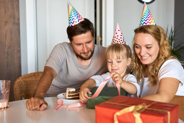 happy family congratulate daughters birthday in the kitchen - Zdjęcie, obraz
