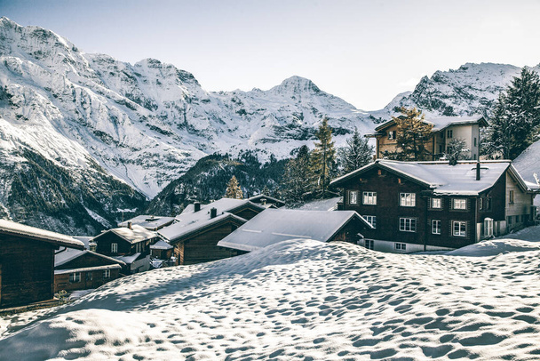 ειδυλλιακό ελβετικό χωριό Murren στα βουνά το χειμώνα - Φωτογραφία, εικόνα