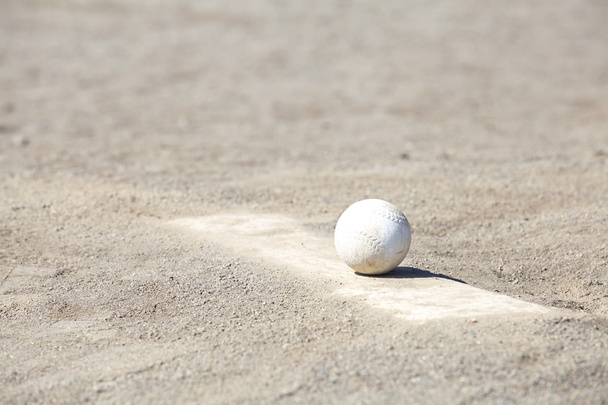Baseball auf dem Pitcher-Hügel - Foto, Bild
