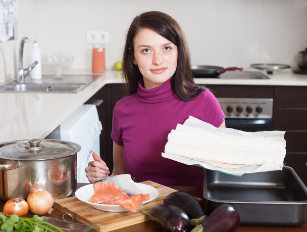 Woman cooking fish pie with store-bought dough - Foto, Imagen