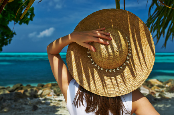 mulher com chapéu de sol
 - Foto, Imagem