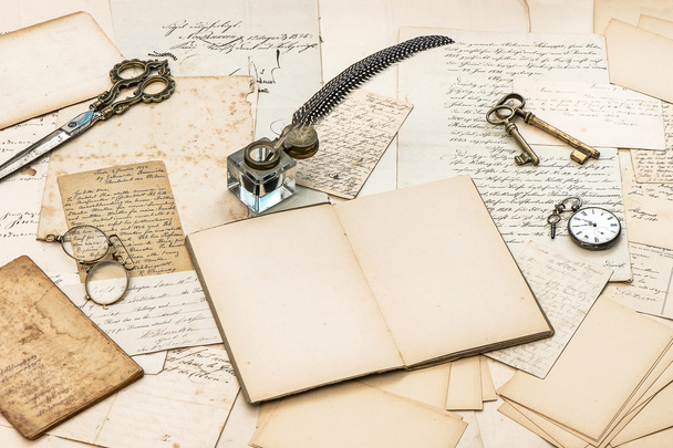 old letters and postcards, vintage accessories and handwriting - Фото, изображение
