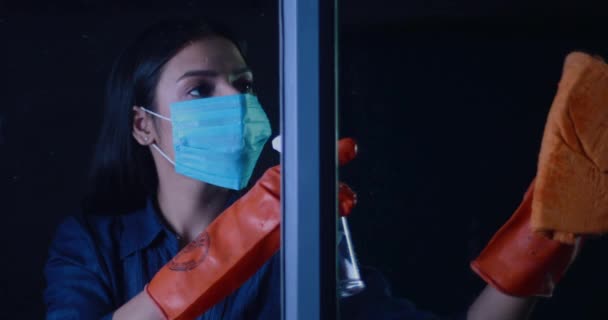 Woman cleaning her window - Video, Çekim
