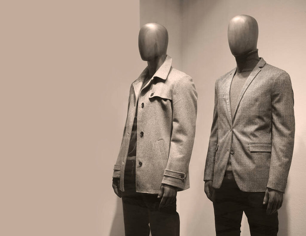  Manikins in european fashion store. Two mannequins wear luxury style winter clothes.  - Foto, afbeelding