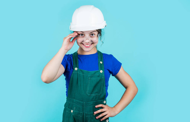 foreman teen child. kid work in helmet. little girl in a helmet. girl making repairs. teen dressed in hard hat. concept of childhood development. girl in helmet is construction worker - Foto, afbeelding