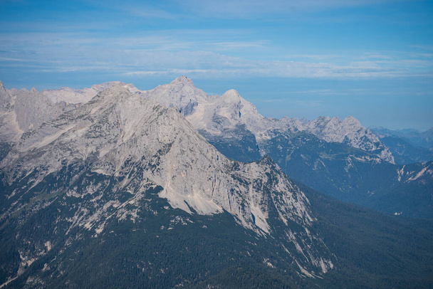 vista panorámica de montaña desde las montañas karwendel, bavaria, alemania - Foto, imagen