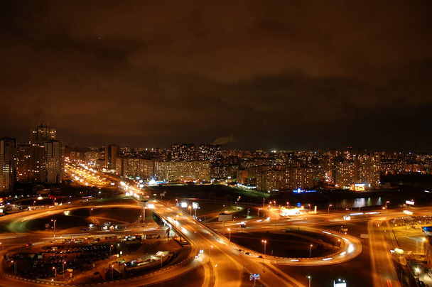 vista dall'alto della città notturna - Foto, immagini