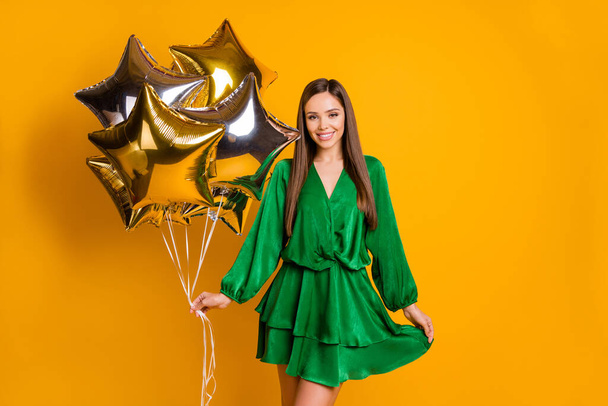 Portrait of her she nice attractive lovely gorgeous cheerful cheery straight-haired girl holding in hand air balls posing prom isolated over bright vivid shine vibrant yellow color background - Foto, imagen