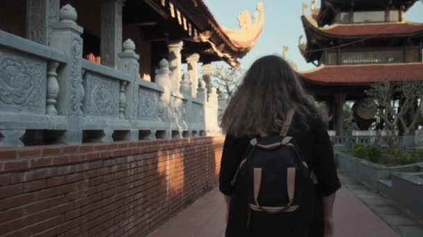 Εξερευνώντας την Ασία και τη βουδιστική αρχιτεκτονική. Ho Quoc Παγόδα στο Βιετνάμ - Πλάνα, βίντεο