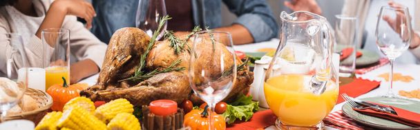 cropped view of multiethnic family sitting at table with delicious thanksgiving dinner, website header - Foto, Imagem