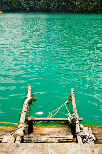 Лестница из дерева в воду
 - Фото, изображение