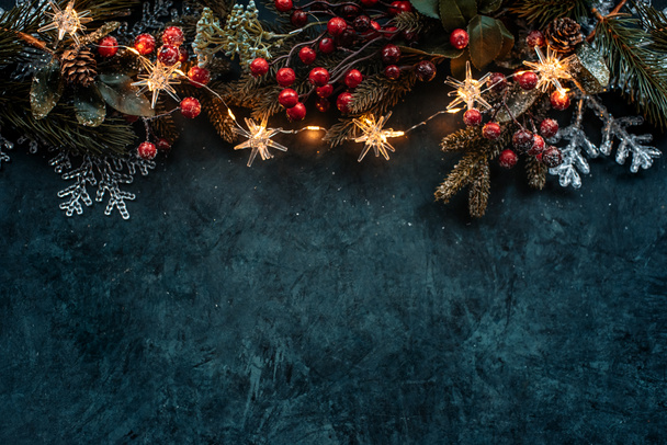 Fond de Noël avec un décor festif, sapin et lieu de texte  - Photo, image