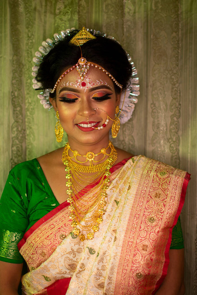 Indianka z makijażem ślubnym - Zdjęcie, obraz