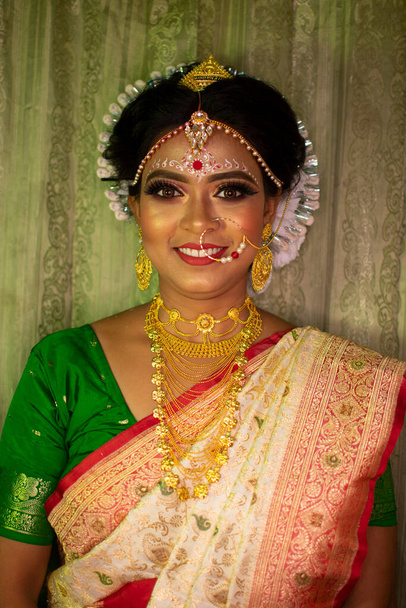 індійська жінка з весільним макіяжем
 - Фото, зображення