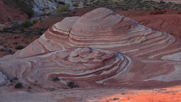 Formaciones rocosas en el Parque Estatal Valle del Fuego en el desierto de Nevada, EE.UU. - Imágenes, Vídeo