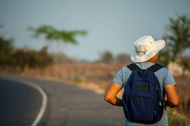 Ember az út szélén, fotós, szonáta El Salvador - Fotó, kép