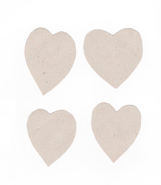 A forma di cuore di carta d'arte isolato su sfondo bianco per il design nel vostro lavoro. - Foto, immagini