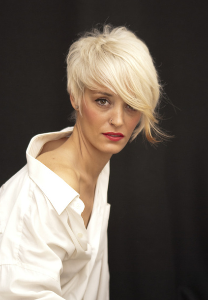 Kısa beyaz saçlı güzel kadın - Fotoğraf, Görsel