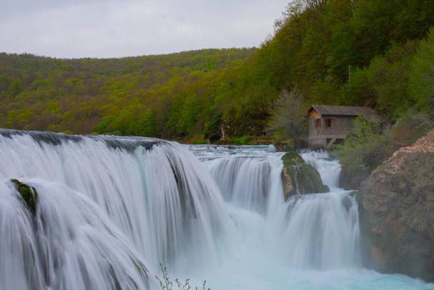 Cachoeira Strbacki Buk no rio Una na Bósnia - Foto, Imagem