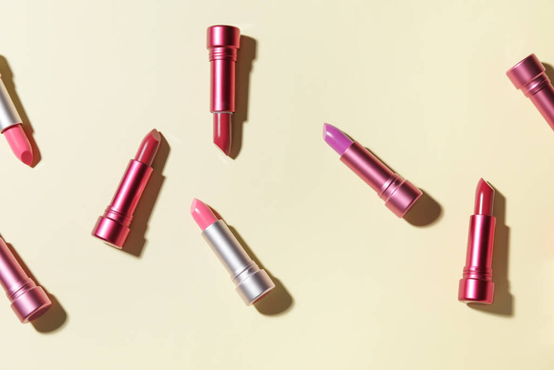 Different lipsticks on color background - Foto, afbeelding