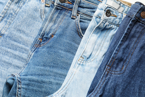 Viele stylische Jeans als Hintergrund - Foto, Bild