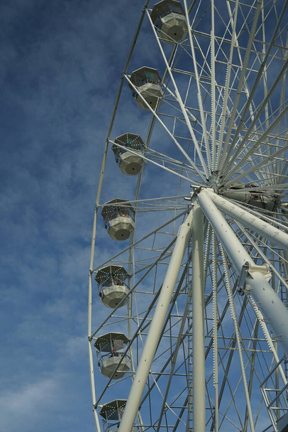 Большое колесо обозрения в Познани - Фото, изображение