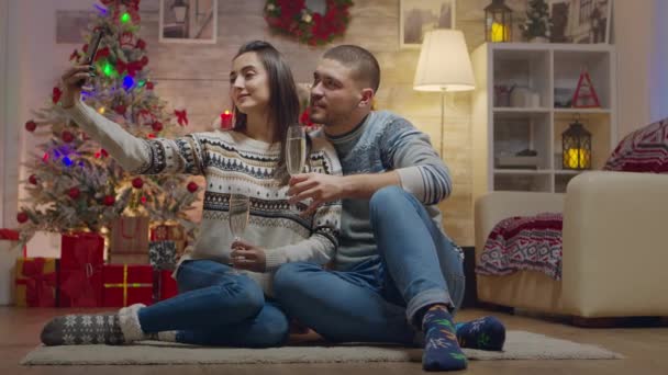 Lovely couple on christmas day drinking champagne - Felvétel, videó