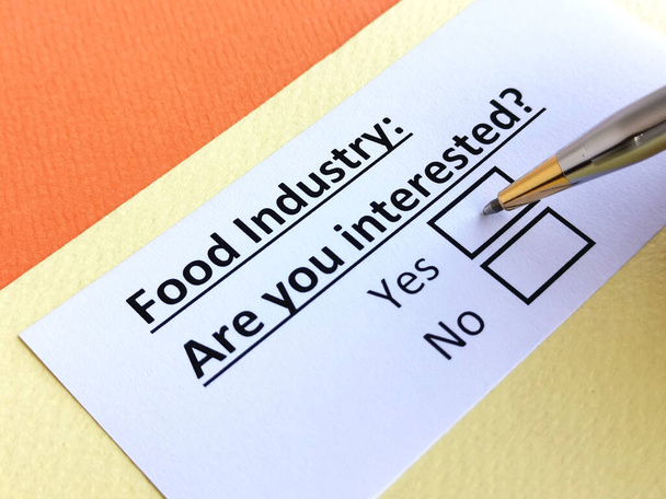 One person is answering question about food industry. - 写真・画像