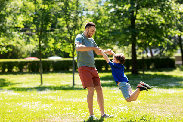 happy father with son playing in summer park - Φωτογραφία, εικόνα