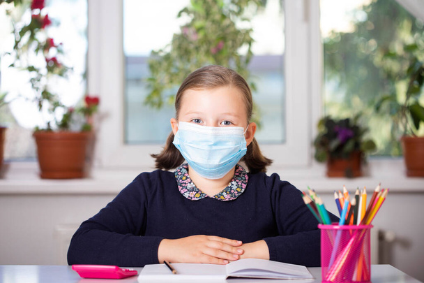 School child wearing mask for protection against coronavirus in school. Measures to prevent the spread of COVID-19 at schools during coronavirus pandemic. - Φωτογραφία, εικόνα