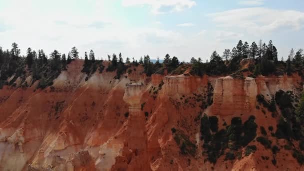Paysage naturel de paysages de montagne le long du parc national de Sion dispose d'un rocher orange vif dans le sud de l'Utah - Séquence, vidéo