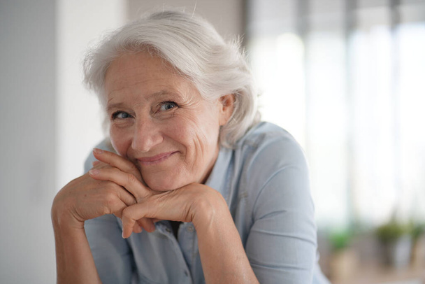 Portrait of smiling senior woman with white hair - Фото, зображення