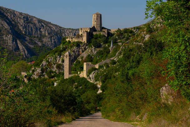 Citadel Pocitelj, vár Bosznia-Hercegovinában A Neretva folyó völgyében. Ezt az erődöt I. Tvrtko boszniai király építette 1383-ban.. - Fotó, kép