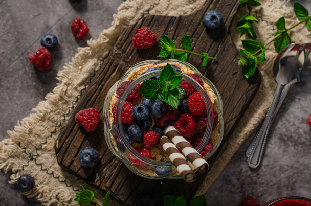 Vanilla panna cotta with berries and crunchy cookies - Fotoğraf, Görsel
