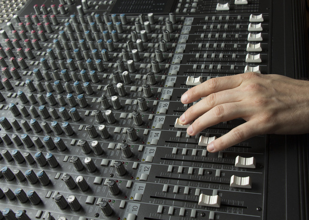 Мбаппе на студийной мизансцене
 - Фото, изображение