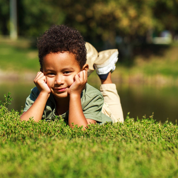Close up portrait of little boy in autumn park - Zdjęcie, obraz