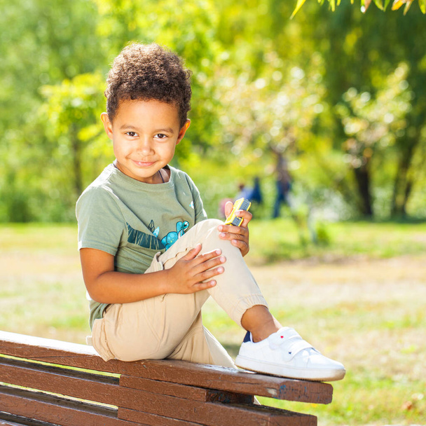 Full length portrait of little boy in autumn park - Foto, Imagen