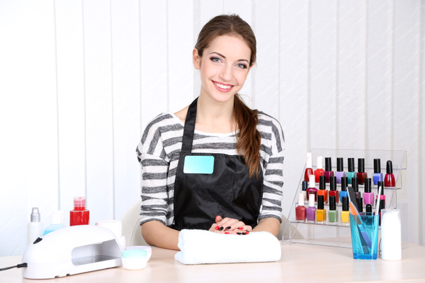 Beautiful girl manicurist in beauty salon - Zdjęcie, obraz