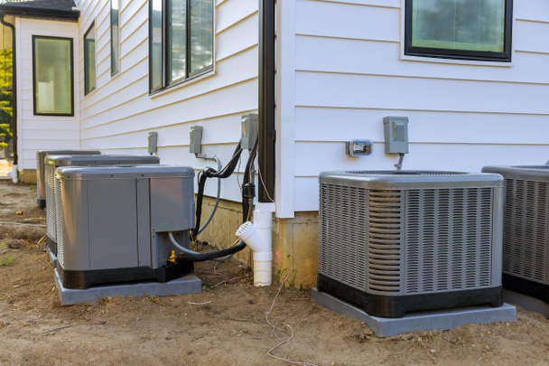 Felszerelési légkondicionáló rendszer az építés alatt álló új házban - Fotó, kép