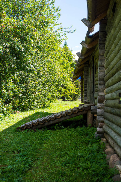 Vanha puukirkko museossa Velikiy Novgorodissa - Valokuva, kuva