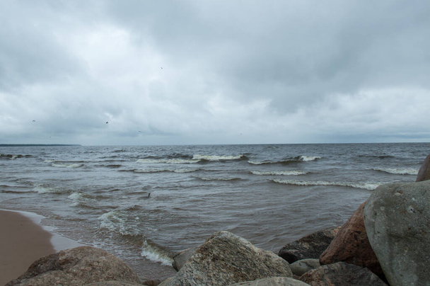 Büyük taşlı deniz kıyısı hattı - Fotoğraf, Görsel
